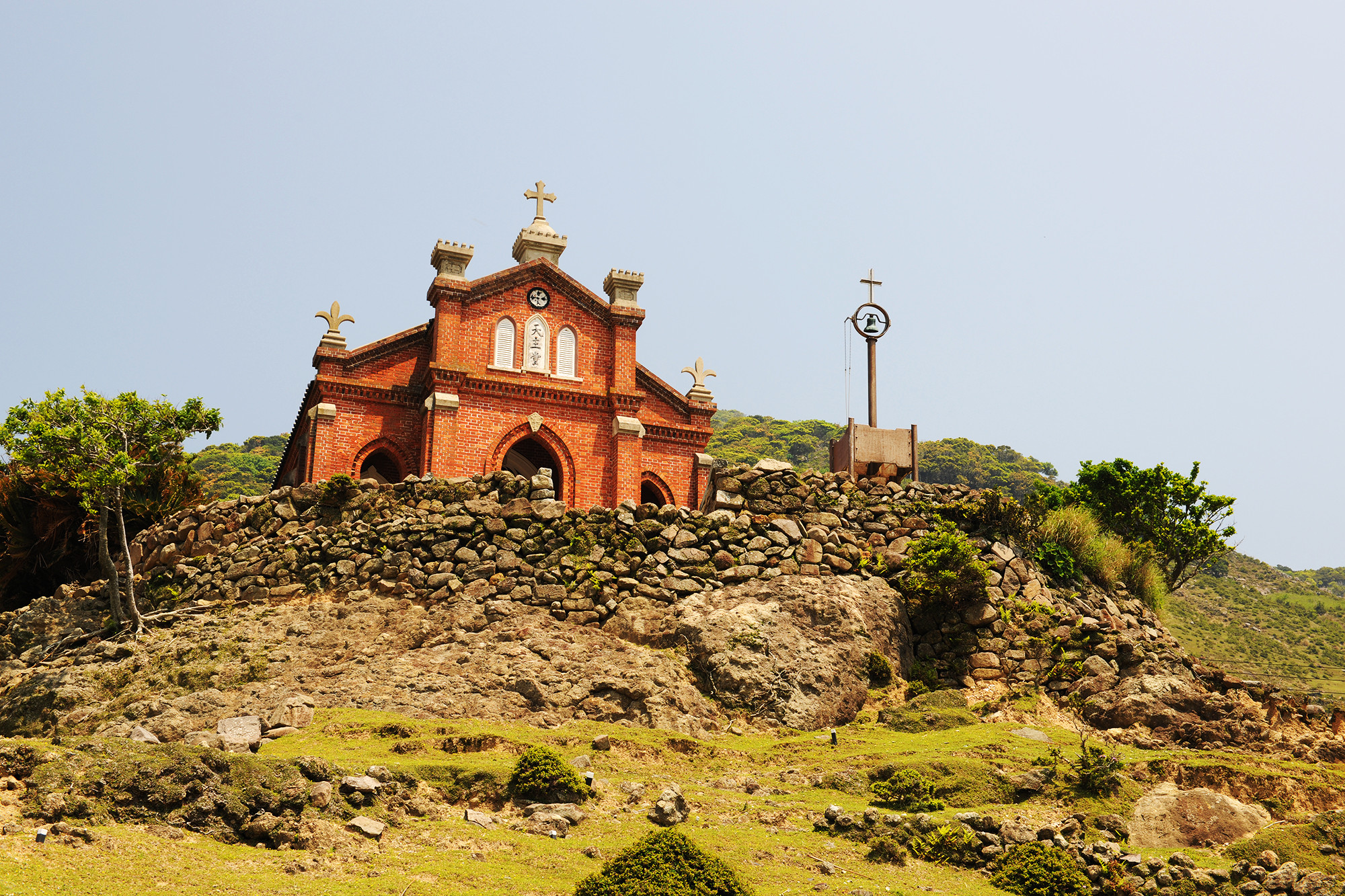 無人と化した島に世界遺産となった教会――隠れキリシタンの末裔が思いを語る「爺さんの腕には鎖でつながれていた痕が残っていました」